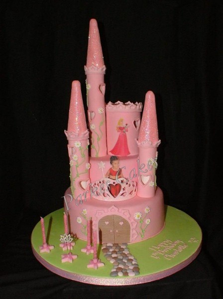 castle and tiara birthday cake